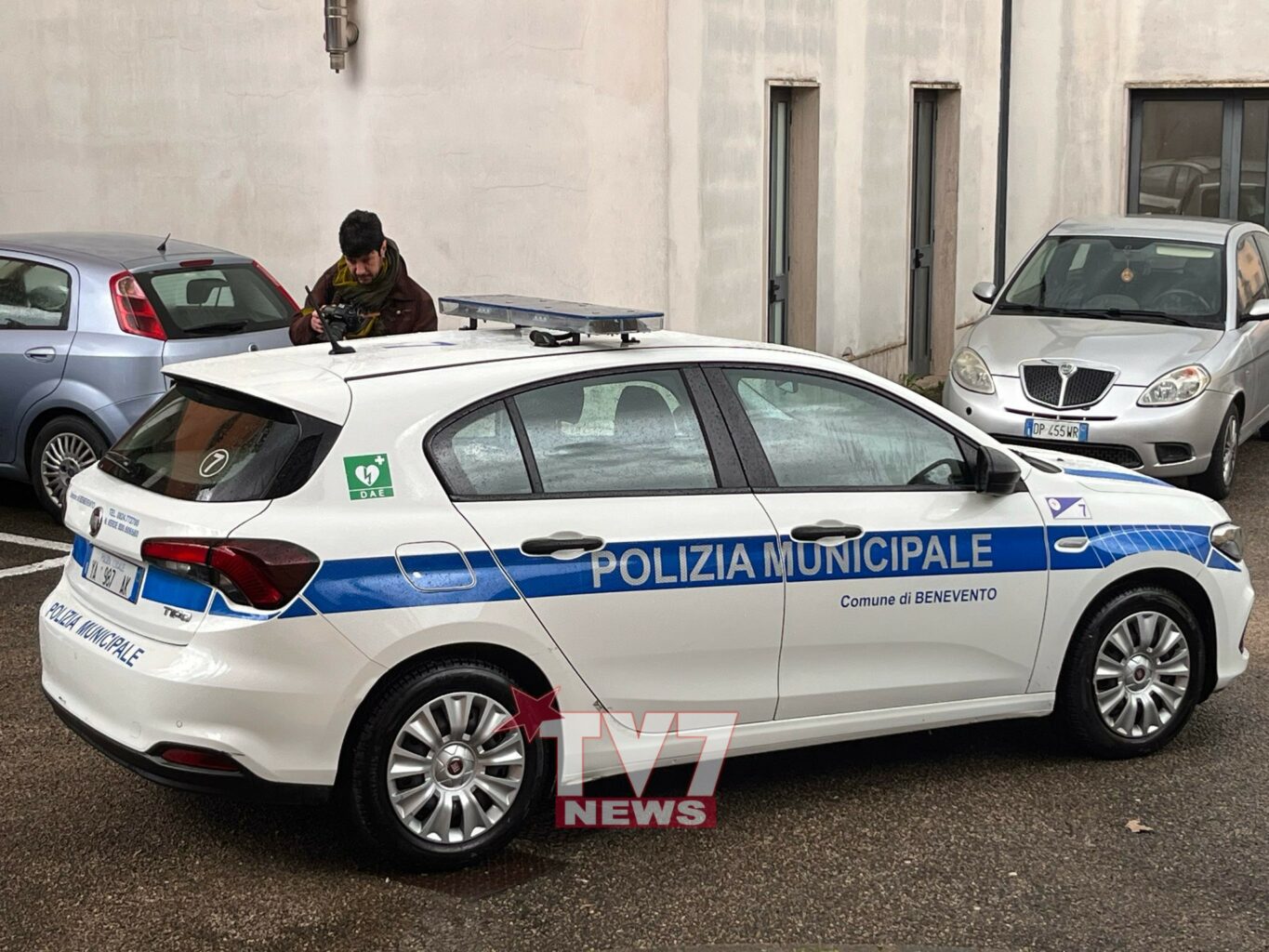 ASIA DONA DEFIBRILLATORE ALLA POLIZIA MUNICIPALE. BENEVENTO CITTA’ CARDIOPROTETTA